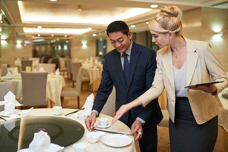 How to become an event planner